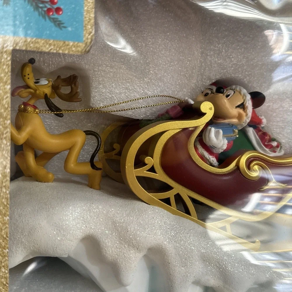 Disney Christmas Holiday NEW Musical Sleigh Mickey Minnie Goofy Pluto Song Light